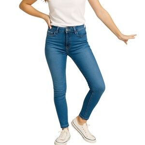 NWT Universal Threads 0/25” Denim Mid Rise Regular Skinny 90s Jeans